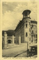 2) AGORDO - (m. 611) Nuovo Albergo Buzzatti - a sinistra il moderno garage - anno 1925.jpg
