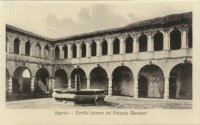 7) Agordo - Cortile interno del Palazzo Manzoni.jpg