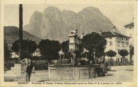 8) AGORDO - Fontana di Piazza Vittorio Emanuele verso le Pale di S. Lucano (m. 2409) -.jpg