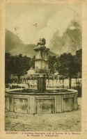 10) AGORDO - L'antica fontana con il leone di S. Marco in Piazza V. Emanuele - anno 1926.jpg