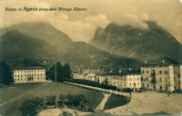 22) AGORDO - Piazza di Agordo presa dall'Albergo Miniere - anno 1913.jpg