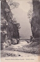 24b) Lungo la strada Belluno-Agordo - Valle di Piero.jpg