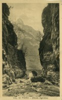 27) AGORDO - Val di Piero - (Strada Agordina) - anno 1930.jpg