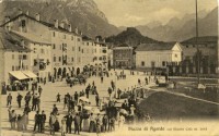 49) Piazza di Agordo col Monte Celo m. 2085 - anno 1915.jpg