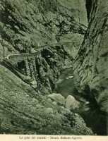 130) La gola dei Castelli - Strada Belluno-Agordo.jpg