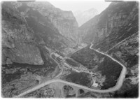 133) Strada e della ferrovia al ponte de i Castèi nel Canale di Agordo.jpg