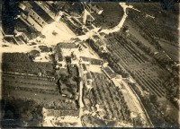 16-Santa Giustina presa a volo d'uccello anno 1918 - Chiesa, campagna e strade bianche..jpg