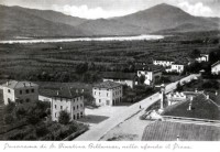 18-Panorama di Santa Giustina bellunese, sullo sfondo il Piave, senza capannoni e la cartiera. Anni '20..jpg