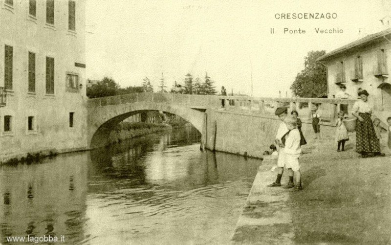 11) il vecchio ponte sulla Martesana a Crescenzago, demolito nel 1913.jpg