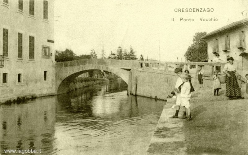 11) il vecchio ponte sulla Martesana a Crescenzago, demolito nel 1913.jpg