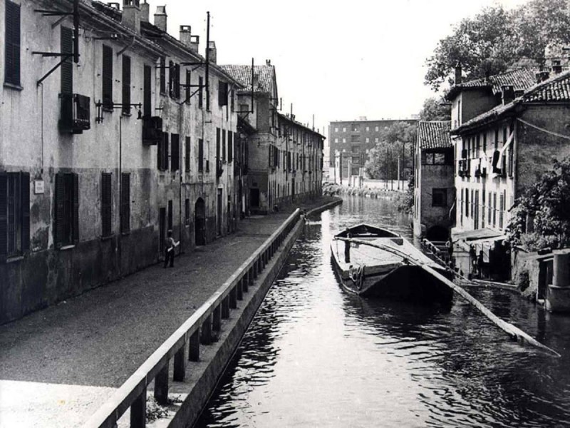 112) la Martesana a Gorla, 1925 -  Meraviglioso abitarc,i cunt i pee' a moll nel navili !.jpg