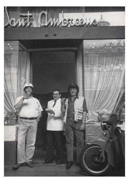 118) Aperitivo al Sant' Ambroeus - Caffè, cioccolata o dolcetto,  sempre molto volentieri !.jpg