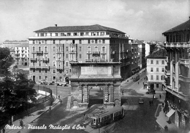 150) Milano piazzale Medaglie d'Oro - . Li nela foto l'è là Piasa Medaglie d'oro, visin al Cral dei Tranvier, ghera na sala de bal che s'è ciamava el Ragn D'or Quanti Boogie Woogie u bala insema ai amis de vi.jpg