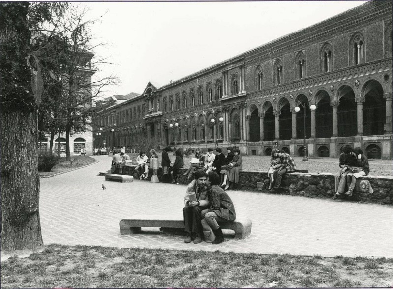 68) Milano 1982 - La statale,  ci ricorda il movimento studentesco della pantera!.jpg
