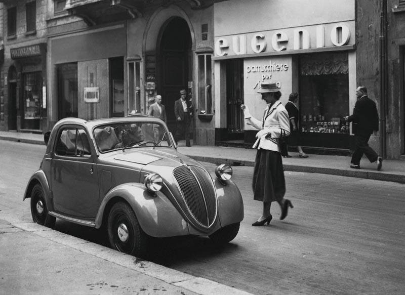 8) Mitica -Topolino- in via Montenapoleone a Milano.jpg