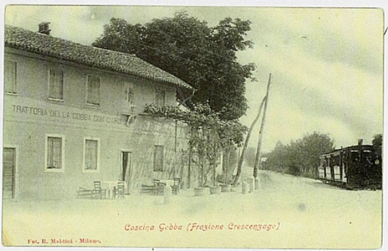 9) e questa è sempre la Trattoria della Gobba probabilmente a fine '800, nella foto anche un tram a vapore della linea Milano-Vimercate.jpg