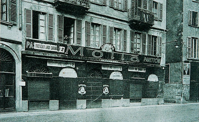 97) Angelo Motta, il primo negozio a Milano in via della Chiusa, 1919 - MOTTA-ALEMAGNA ogni ann a Nadal una cuccagna ....jpg