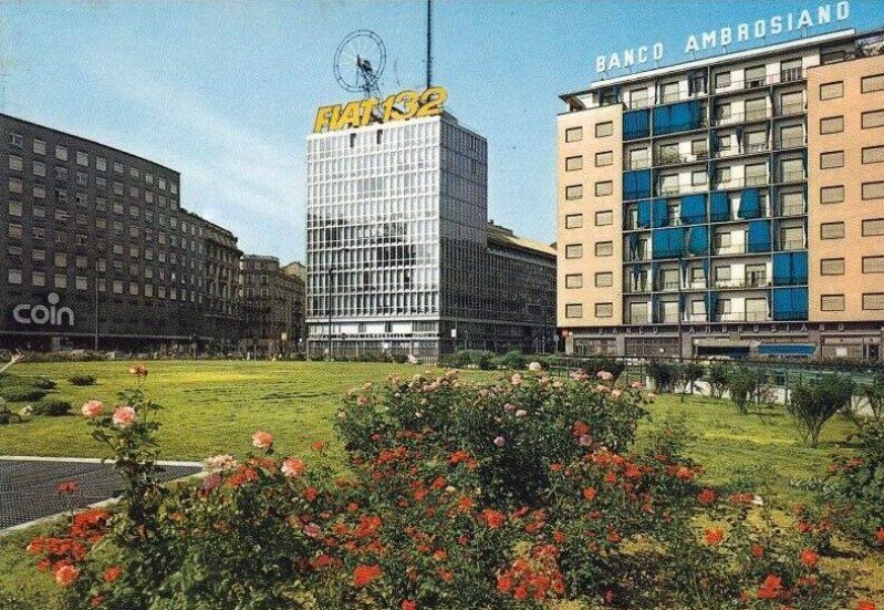 6) Piazzale Loreto, anni '70. Mitico COIN e UPIM..jpg