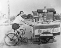 1) E questo è il mitico Viel ... .non esisteva estate che non si andasse in Paolo da Canobbio, o in Buenos Aires ad abbeverarsi dei loro meravigliosi frullati..jpg