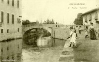 11) il vecchio ponte sulla Martesana a Crescenzago, demolito nel 1913.jpg