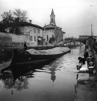 113) San Cristoforo e le lavandaie - Riguar alle Lavandaie, l'era un l'avura' de bestia, per chi el faseva de meste' , specialmen d'Invern, gaveven tuch I man taia, dal fregg, e da l'acqua gelata..jpg