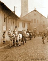 12) Matriomonio a Santa Maria Rossa in via Berra, 1930.jpg