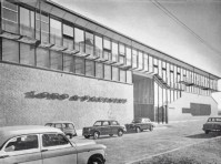 143) Via Savona, 1956 - Loro e Parisini, l'edificio esiste tutt'ora, alla fine di Via Savona..jpg