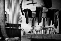 145) Una storia incisa nell'argento - La Miracoli è l'argenteria più antica di Milano, risale al 1912. All'interno hanno lavorato quattro generazioni della famiglia Miracoli e la bottega storica..jpg