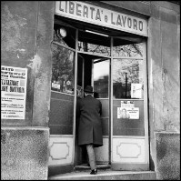 74) Libertà e lavoro - però capisi no`sé l'è un Trani, o na Sed de qualc Parti o Sindaca`.Prim gh'e la reclam, del cafe Hag, poi del bitter , de la birra e infin della coca cola....jpg