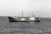 127_genepesca II, trasbordo in mare, Mauritania anno 1965.jpg
