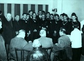 05-Il prof. Angelo Chianura e parecchie conoscenze del corso 63-66.jpg