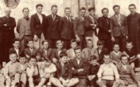17-Giovani di Azione Cattolica S. Gregorio con Don Antonio e Don Luigi de Lotto (anni 30).jpg