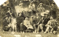 38-Minatori di Muiach (S. Gregorio nelle Alpi) in posa scherzosa. 1912..jpg