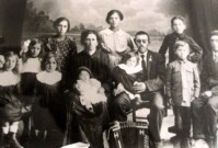 70-Famiglia Centeleghe Gregorio (Bini) a Roncoi nell'anno 1921.JPG