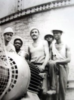93-Il capo operaio Valerio Gazzi di San Gregorio nelle Alpi durante i lavori di costruzione della diga di Akosombo, 1962-65.jpg