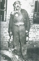 104-Il minatore Florindo De Paoli di San Gregorio nelle Alpi dopo otto ore di lavoro nelle viscere della terra. Belgio 1956..jpg