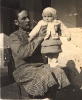 112-Papà Piero Lise con il figlio Giancarlo, anni '30.jpg