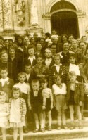129-Gruppo di parrocchiani di S. Gregorio in pellegrinaggio alla Madonna di Monte Berico (fine anni '40)..jpg