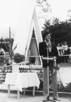 141-Intervento del Sindaco Ermes Vieceli 14 settembre 1980, frazione Velos, durante l'inaugurazione del nuovo capitello titolato alla Madonna e realizzato dai cittadini di Velos..jpg