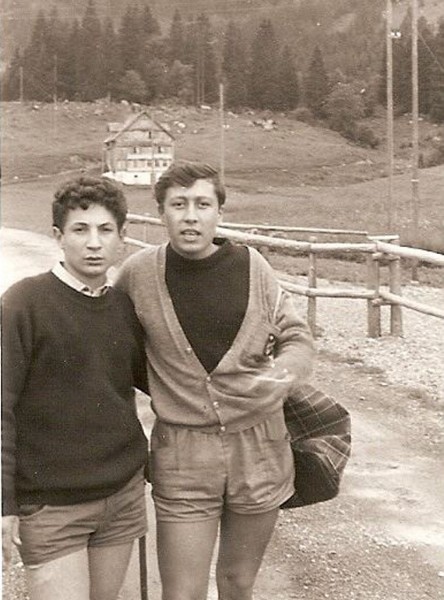 138-Lido degli Estensi anni '60 - da sx Naccari Enrico e Linari Angelo.jpg