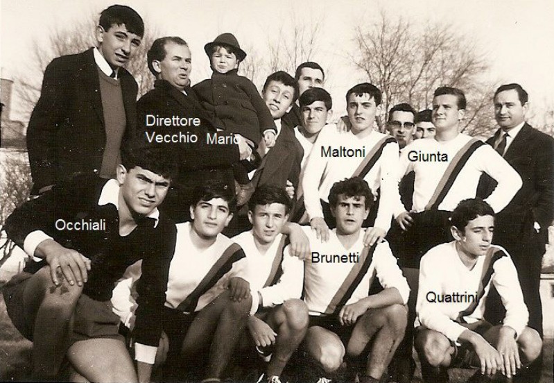 09- Con il direttore Mario Vecchio e il vice direttore De Angelis in alto a ds, presso la  scuola marinara  Lido degli Estensi, anno 1966..jpg
