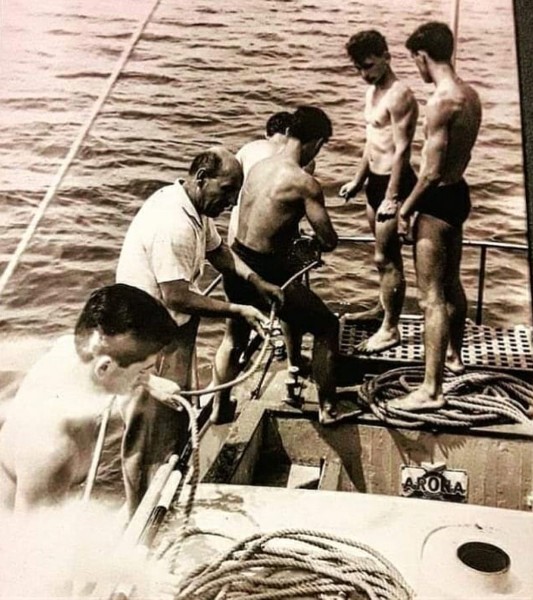 21b) Foto antiche dell' Istituto Marinaro Porto Garibaldi. Motolancia MONTEVERDE in mare con il capitano Nino BONAZZA..jpg