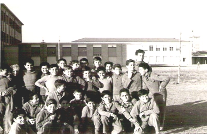 259s) Pino Bruscella e la sua classe.jpg