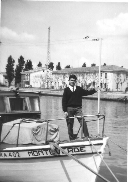 425-Pasquale Trizio, 2a naviganti 1962 a bordo della motolancia MONTEVERDE..jpg