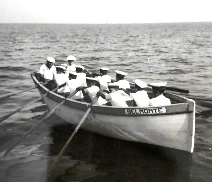 592) Istituto marinaro di Porto Garibaldi fine anni '50 - In mare sulla Lancia a remi  BELMONTE..jpg