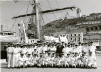 04-Alza remi sul porto canale Estensi-Garibaldi,prof Chianura e allievi.jpg
