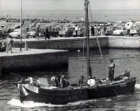 09- Con il direttore Mario Vecchio e il vice direttore De Angelis in alto a ds, presso la scuola marinara Lido degli Estensi, anno 1966..jpg