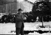 18b-PER I COLLEGHI E. N. A. O. L. I. LIDO DEGLI ESTENSI IL DIRETTORE CAPONI NEVICATA FEBRAIO 1956.jpg