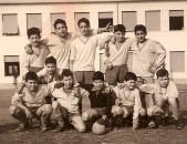 19-Squadra di calcio 1960- sx in piedi = Guernelli - Dal Canto - Conti Emilio - Fornasari - Muzzioli Carlo - in ginocchio = Occhiali - Avallone - Linari - Migliaccio - Forini - Bevilacqua..jpg