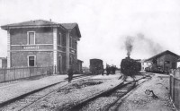 08-Porto Garibaldi-Partiva colmo di gente dalla stazione di San Giorgio in Ferrara e superato Ostellato si addentrava a passo d'uomo nelle valli di Mezzano in uno scenario da favola..jpg